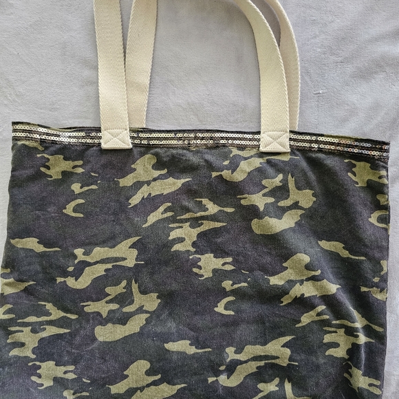 Miss Me Large Tote - Picture 4 of 9